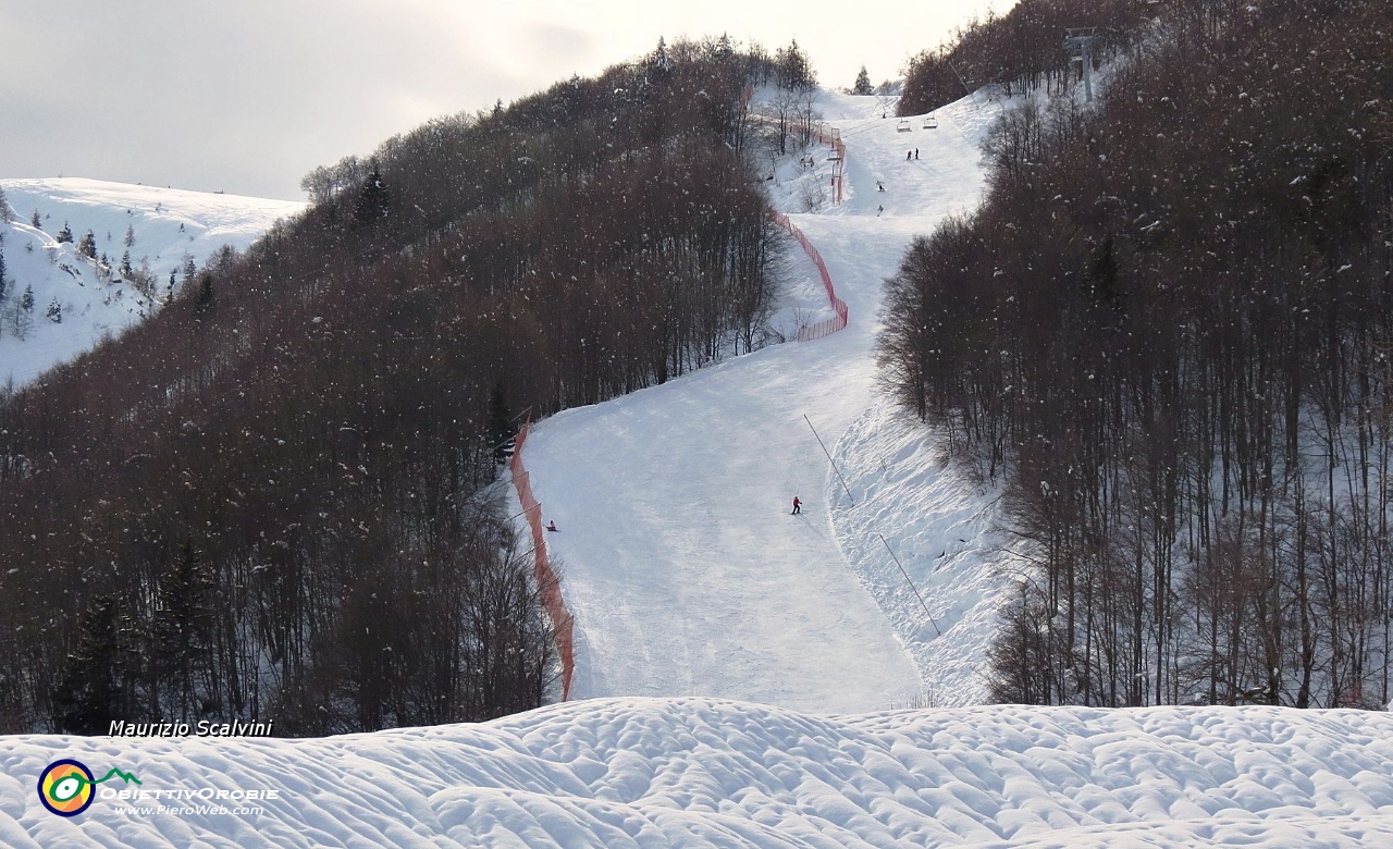 13 Pista Tre Signori, due metri di neve anche per lei....JPG